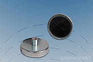 Flat grip magnets with threaded bushing